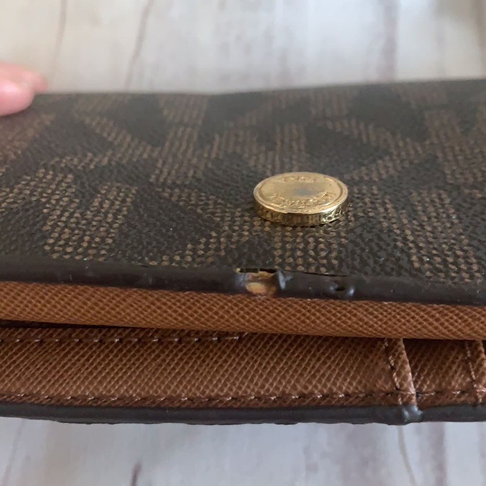 Michael Kors Cell Phone Wallet Holder - Picture 9 of 11